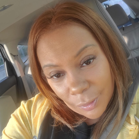 Poshmark profile picture for @feb